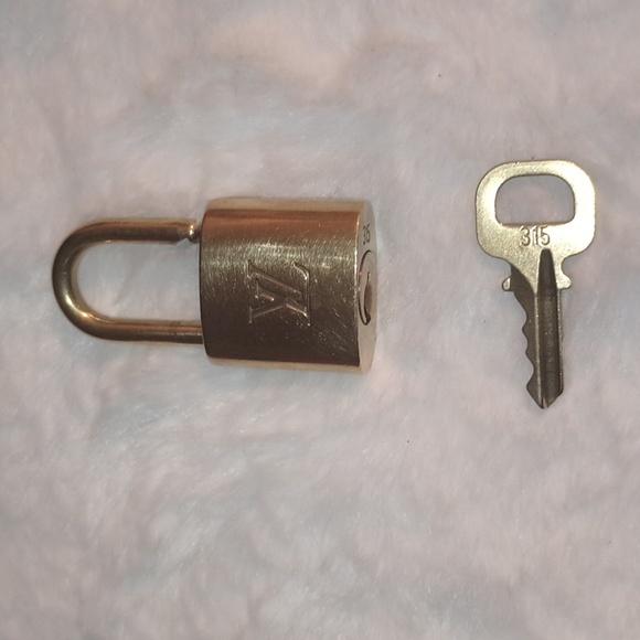 LV LOCK & KEY #315 - Picture 4 of 5